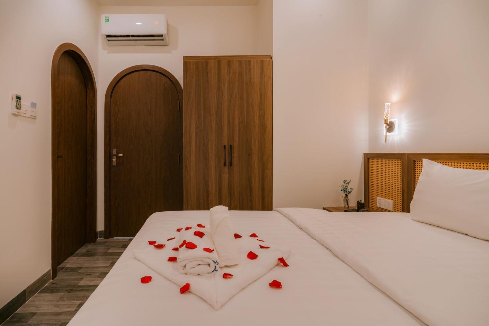 De V'Charm Hotel Dong Tac Bagian luar foto